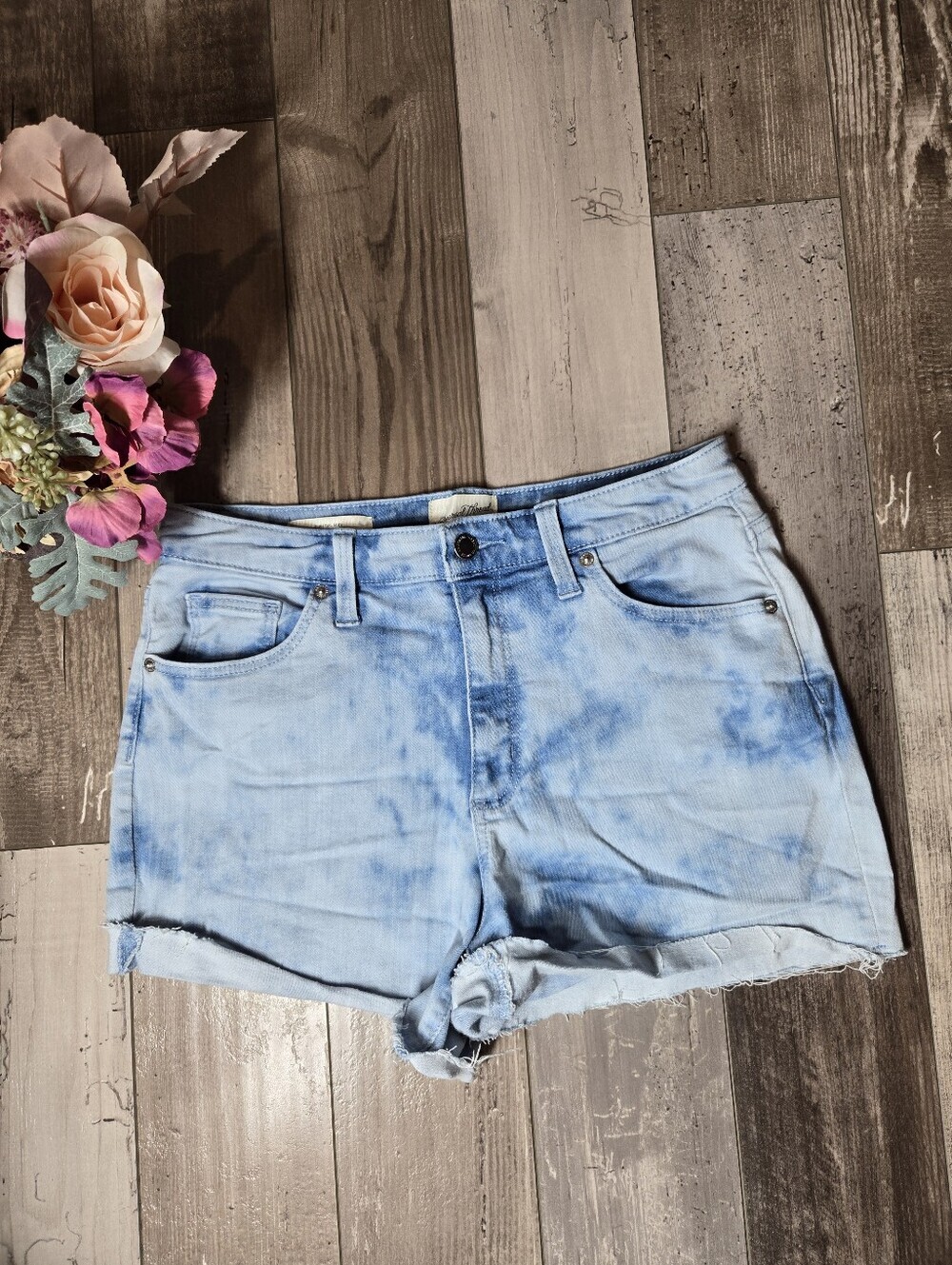 Universal Thread High Rise Midi Shorts Blue Women’s Size 8/29R